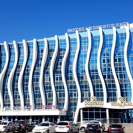 Reikartz Park Astana Ex-Royal Park Hotel & Spa Екстериор снимка