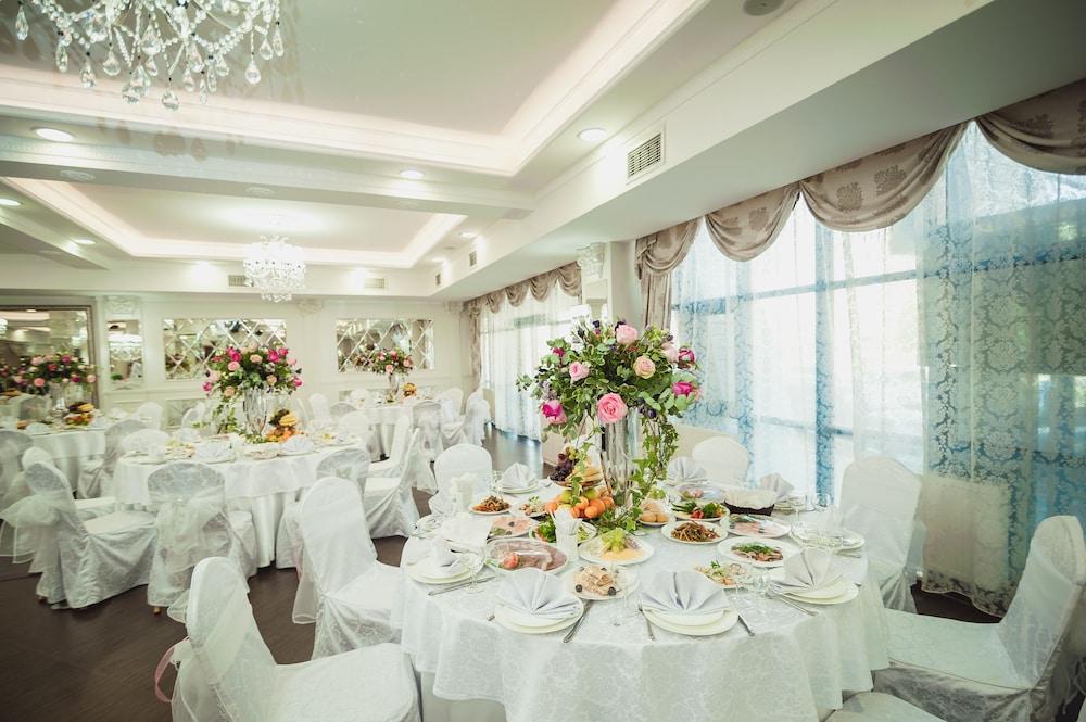 Reikartz Park Astana Ex-Royal Park Hotel & Spa Екстериор снимка