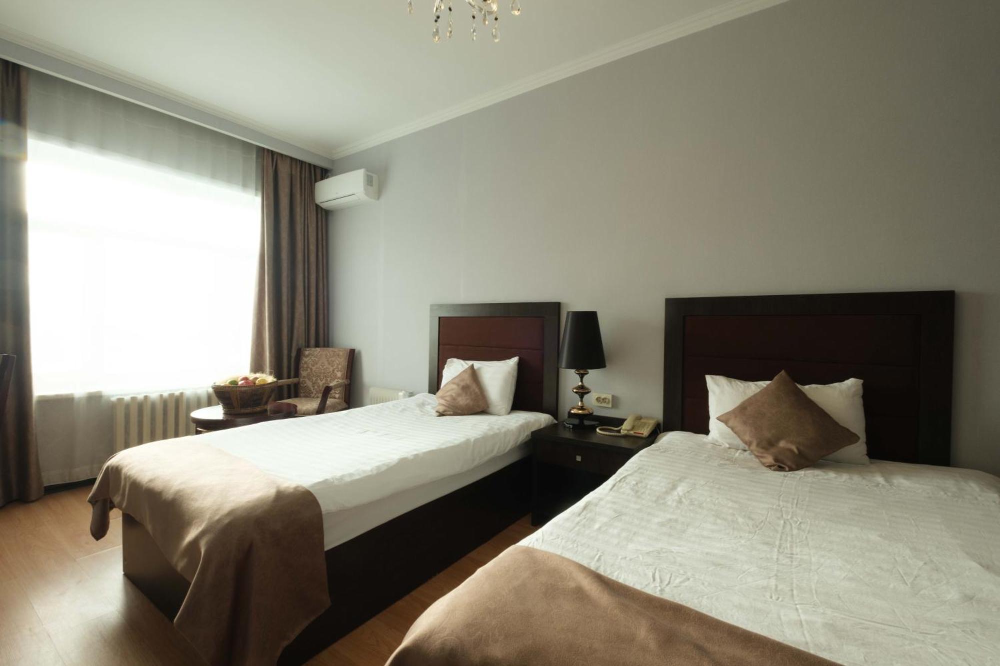 Reikartz Park Astana Ex-Royal Park Hotel & Spa Екстериор снимка