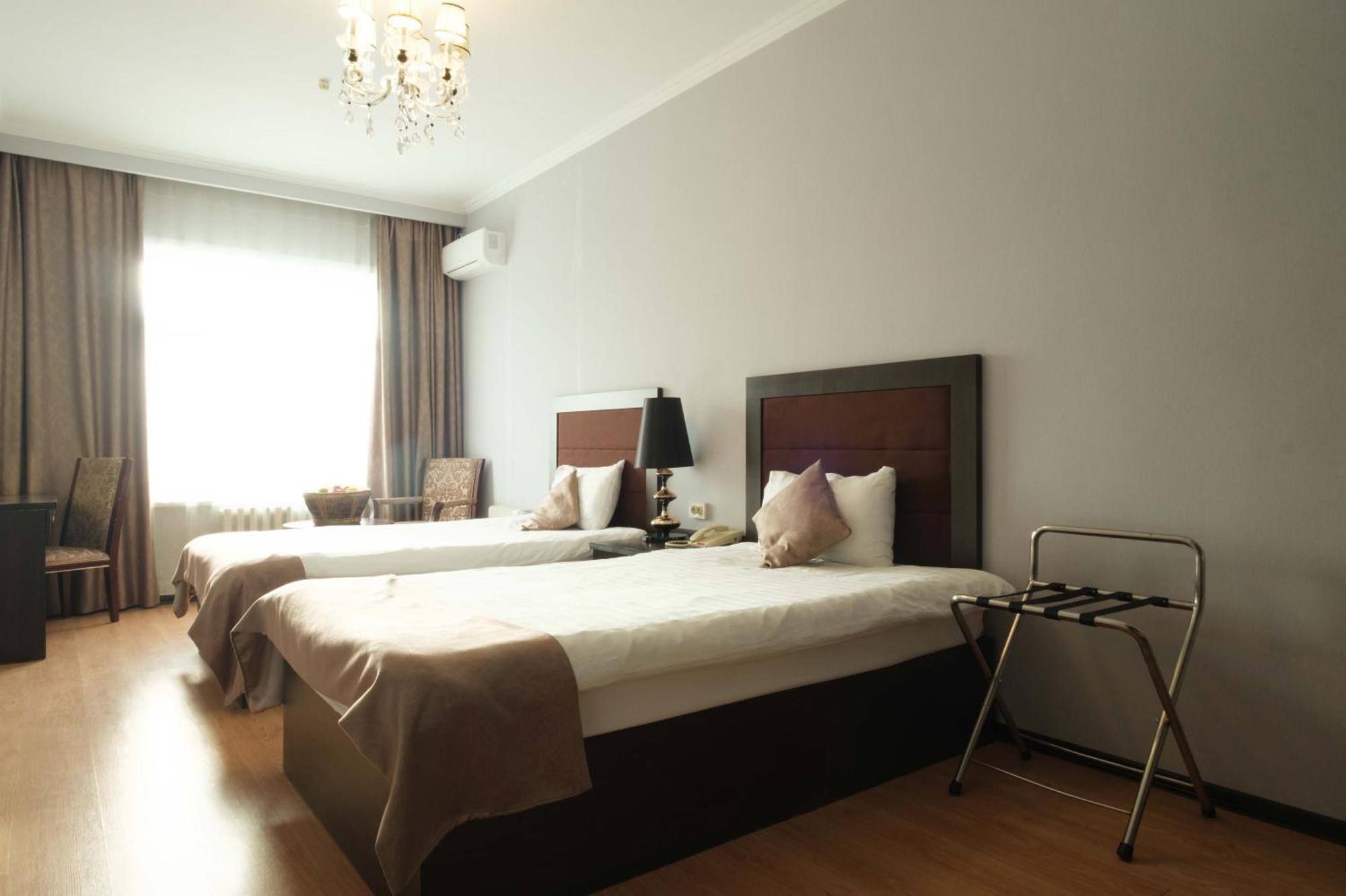 Reikartz Park Astana Ex-Royal Park Hotel & Spa Екстериор снимка