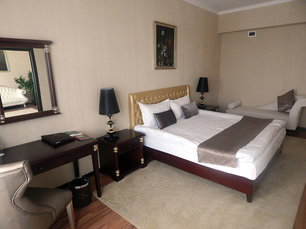 Reikartz Park Astana Ex-Royal Park Hotel & Spa Екстериор снимка