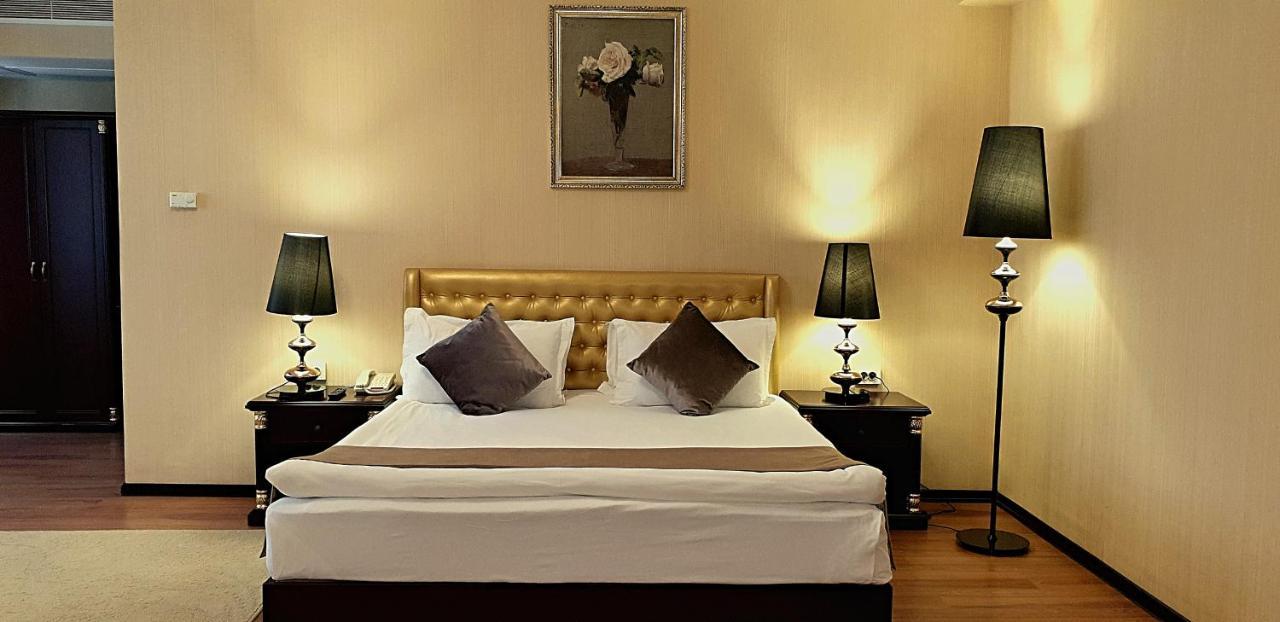 Reikartz Park Astana Ex-Royal Park Hotel & Spa Екстериор снимка